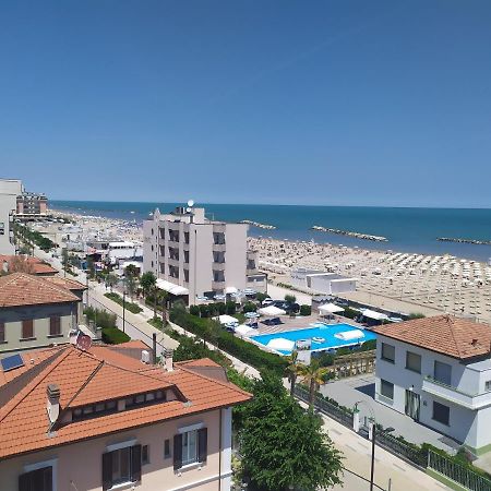 Hotel Atlantic Rimini Bagian luar foto