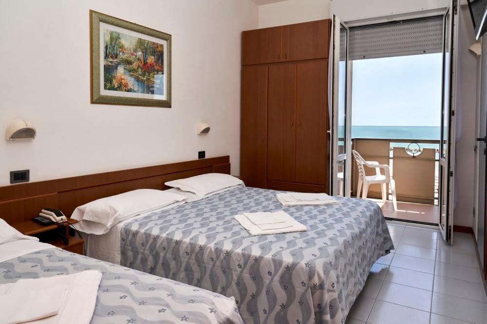 Hotel Atlantic Rimini Bagian luar foto