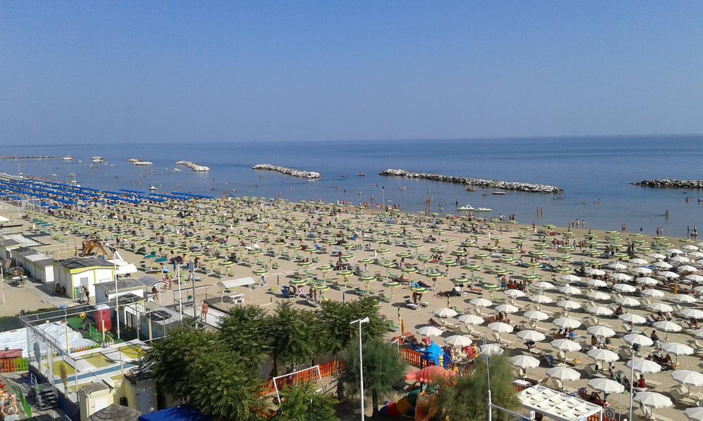 Hotel Atlantic Rimini Bagian luar foto