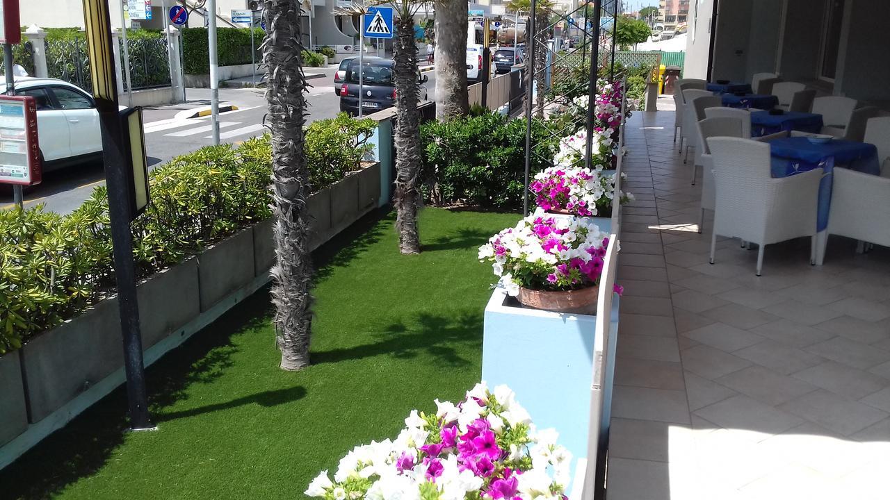 Hotel Atlantic Rimini Bagian luar foto