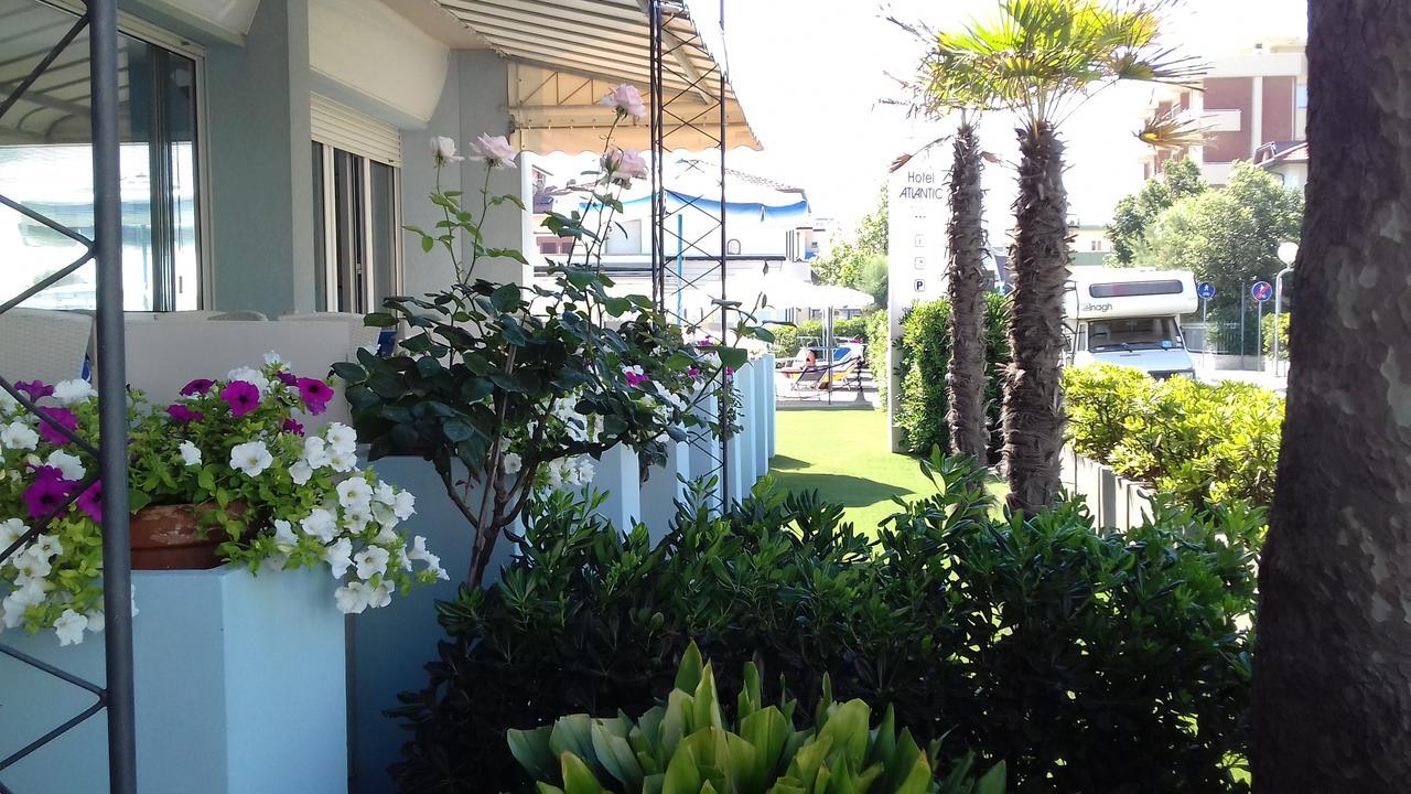 Hotel Atlantic Rimini Bagian luar foto