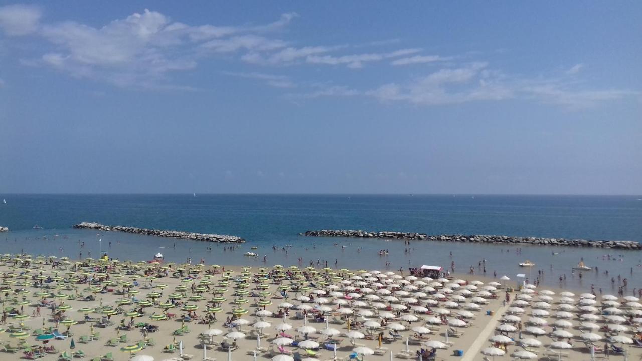 Hotel Atlantic Rimini Bagian luar foto